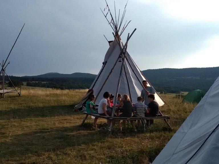 Lire la suite à propos de l’article Dormir en tipi